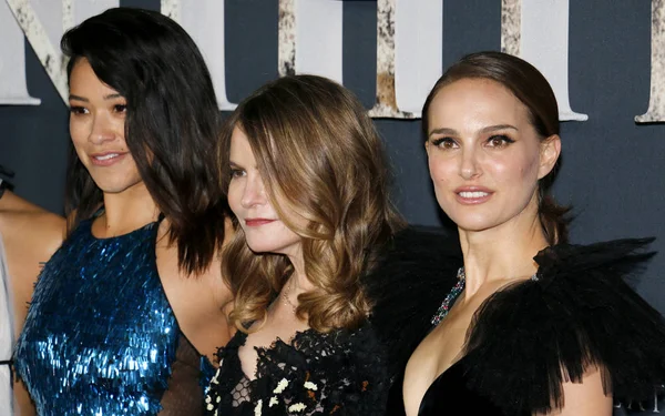 Jennifer Jason Leigh, Natalie Portman and Gina Rodriguez — Stock Photo, Image