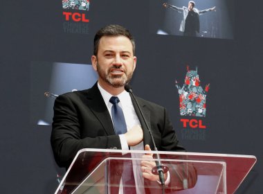 7 Mart 2018 üzerinde Tcl Çin Tiyatrosu Hollywood, ABD televizyon sunucusu Jimmy Kimmel Lionel Richie el ve ayak izi töreni düzenlenen.