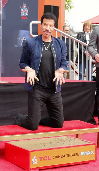 şarkıcı Lionel Richie Lionel Richie el ve ayak izi törenle Tcl Çin Tiyatrosu Hollywood, ABD 7 Mart 2018 düzenlenen.