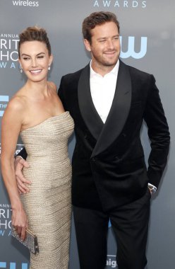 aktörleri Armie Hammer ve Elizabeth Chambers 23 yıllık Critics'Choice Awards Santa Monica, ABD Barker hangarda 11 Ocak 2018 düzenlenen.