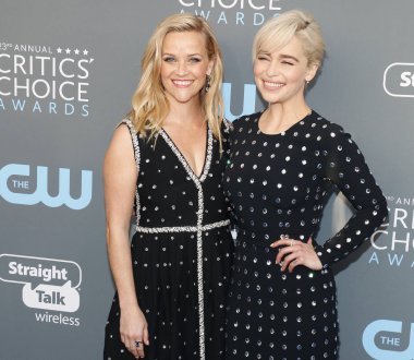 aktrisler Reese Witherspoon ve Emilia Clarke, 23 yıllık Critics'Choice Awards Santa Monica, ABD Barker hangarda 11 Ocak 2018 düzenlenen.