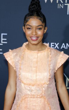 aktris Yara Shahidi, Los Angeles premiere in 'Hollywood, ABD El Capitan Tiyatrosu'nda düzenlenen 26 Şubat 2018 üzerinde zaman içinde A kırışıklık'.
