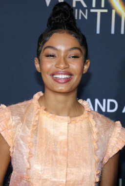 aktris Yara Shahidi, Los Angeles premiere in 'Hollywood, ABD El Capitan Tiyatrosu'nda düzenlenen 26 Şubat 2018 üzerinde zaman içinde A kırışıklık'.
