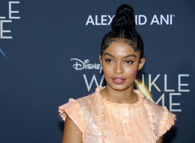 aktris Yara Shahidi, Los Angeles premiere in 'Hollywood, ABD El Capitan Tiyatrosu'nda düzenlenen 26 Şubat 2018 üzerinde zaman içinde A kırışıklık'.