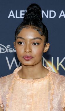 aktris Yara Shahidi, Los Angeles premiere in 'Hollywood, ABD El Capitan Tiyatrosu'nda düzenlenen 26 Şubat 2018 üzerinde zaman içinde A kırışıklık'.