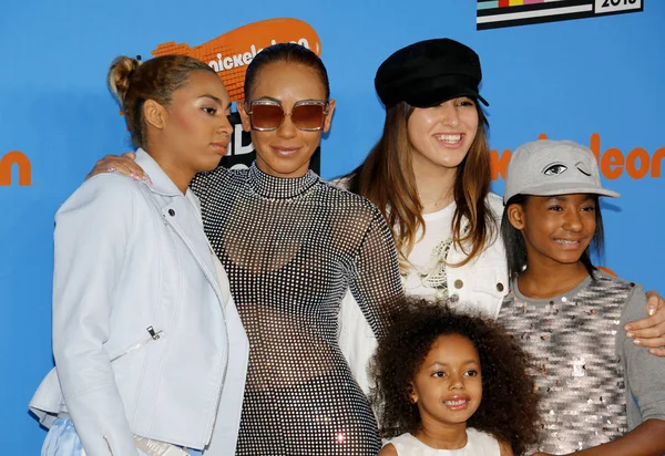 Mel B, Madison Brown Belafonte, Angel Iris Murphy Brown y Phoenix Chi Gulzar — Foto de Stock