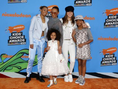 Mel B, Madison Brown Belafonte, melek Iris Murphy Brown ve Phoenix Chi Gulzar, Nickelodeon'ın 2018 Kids'Choice Awards Forum Inglewood, ABD'de 24 Mart 2018 düzenlenen.