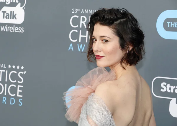 23에서 여배우 엘리자베스 Winstead 2018 모니카 미국에서 벗기는 격납고에서 비평가 — 스톡 사진