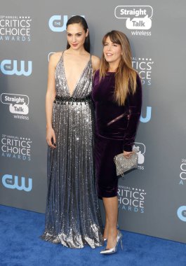 Gal Gadot ve Patty Jenkins, 23 yıllık Critics'Choice Awards Santa Monica, ABD Barker hangarda 11 Ocak 2018 düzenlenen.