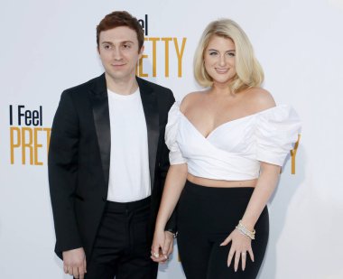 Daryl Sabara ve Meghan Trainor 'I çok hissediyorum' Los Angeles galasında Regency Köyü tiyatro Westwood, ABD 17 Nisan 2018 düzenlenen.