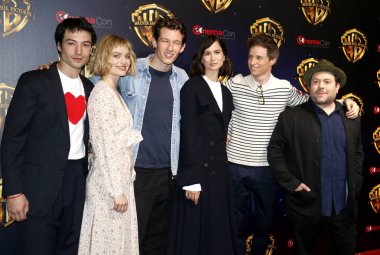 Ezra Miller, Alison Sudol, Callum Turner, Katherine Waterston, Eddie Redmayne ve Dan Fogler