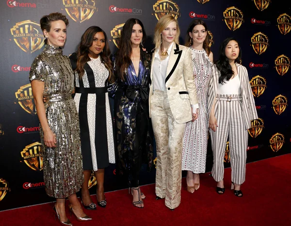 Sarah Paulson, Mindy Kaling, Sandra Bullock, Cate Blanchett, Anne Hathaway och Awkwafina — Stockfoto