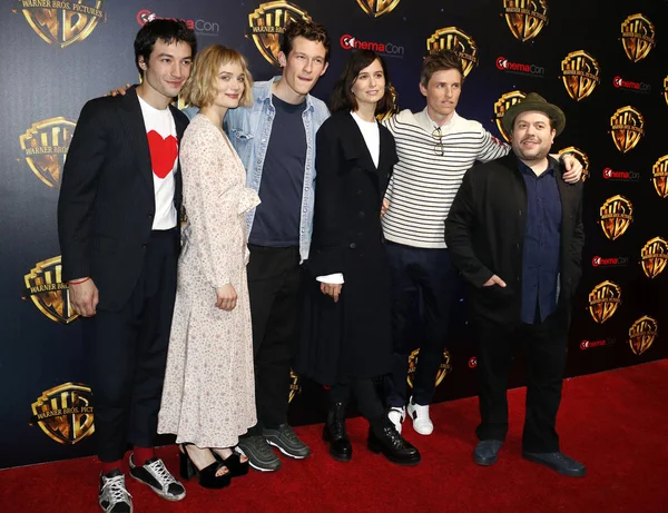 Ezra Miller, Alison Sudol, Callum Turner, Katherine Waterston, Eddie Redmayne e Dan Fogler — Foto Stock