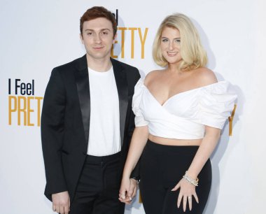 Daryl Sabara ve Meghan Trainor 'I çok hissediyorum' Los Angeles galasında Regency Köyü tiyatro Westwood, ABD 17 Nisan 2018 düzenlenen.