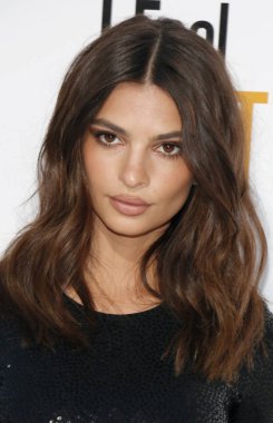 Emily Ratajkowski Los Angeles şehrinde model 'I çok hissediyorum' galası Westwood, ABD Regency Köyü Tiyatrosu'nda 17 Nisan 2018 üzerinde düzenlenen.