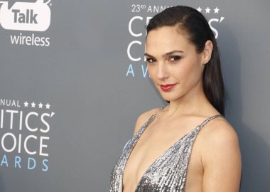 aktris Gal Gadot, 23 yıllık Critics'Choice Awards Santa Monica, ABD Barker hangarda 11 Ocak 2018 düzenlenen.
