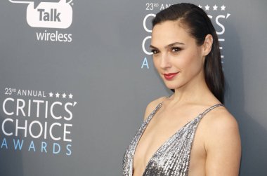 aktris Gal Gadot, 23 yıllık Critics'Choice Awards Santa Monica, ABD Barker hangarda 11 Ocak 2018 düzenlenen.