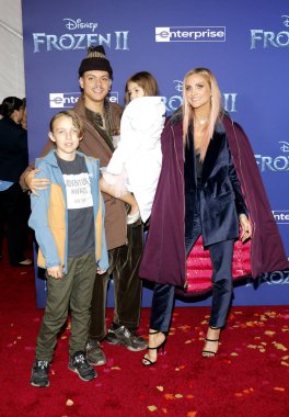 Bronx Wentz, Evan Ross, Ashlee Simpson ve Jagger Snow Ross 7 Kasım 2019 'da Hollywood Dolby Tiyatrosu' nda Disney 's Frozen 2' nin dünya prömiyerinde.