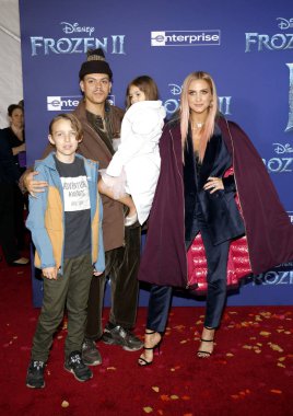 Bronx Wentz, Evan Ross, Ashlee Simpson ve Jagger Snow Ross 7 Kasım 2019 'da Hollywood Dolby Tiyatrosu' nda Disney 's Frozen 2' nin dünya prömiyerinde.
