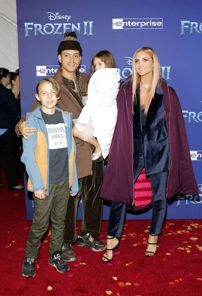 Bronx Wentz Evan Ross Ashlee Simpson Jagger Snow Ross Disney — Stock Fotó