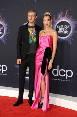 Dua Lipa ve Anwar Hadid