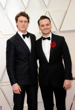 Dean-Charles Chapman ve George Mackay, 9 Şubat 2020 'de Hollywood Dolby Tiyatrosu' nda düzenlenen 92. Akademi Ödülleri 'nde.