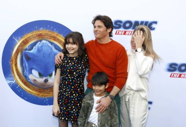 Öte ve James Marsden, 25 Ocak 2020 'de Los Angeles' taki Paramount Theatre 'da düzenlenen' Sonic the Hedgehog 'galasında.