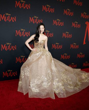 Aktris Yifei Liu, 9 Mart 2020 'de ABD' nin Hollywood kentindeki Dolby Tiyatrosu 'nda düzenlenen Disney' s Mulan 'ın dünya prömiyerinde.
