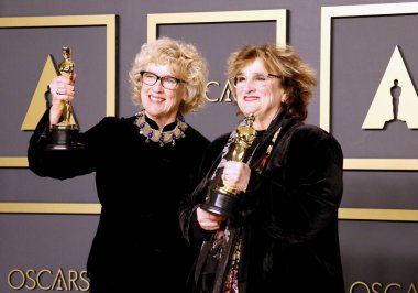 Nancy Haigh ve Barbara Ling, 9 Şubat 2020 'de Hollywood Dolby Tiyatrosu' nda düzenlenen 92. Akademi Ödülleri Basın Odası 'nda..