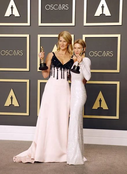 女優ローラ ダーンとレネ ゼルウェガーが第92回アカデミー賞を受賞 プレスルーム2020年2月9日 米国ハリウッドのドルビー シアターで開催 — ストック写真