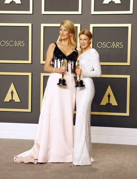 女優ローラ ダーンとレネ ゼルウェガーが第92回アカデミー賞を受賞 プレスルーム2020年2月9日 米国ハリウッドのドルビー シアターで開催 — ストック写真