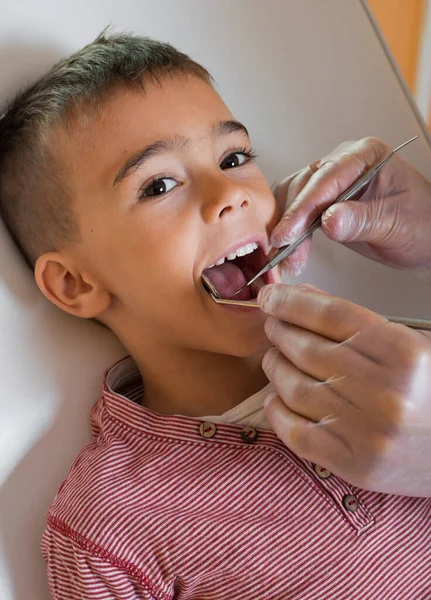 Criança Exame Dentário — Fotografia de Stock