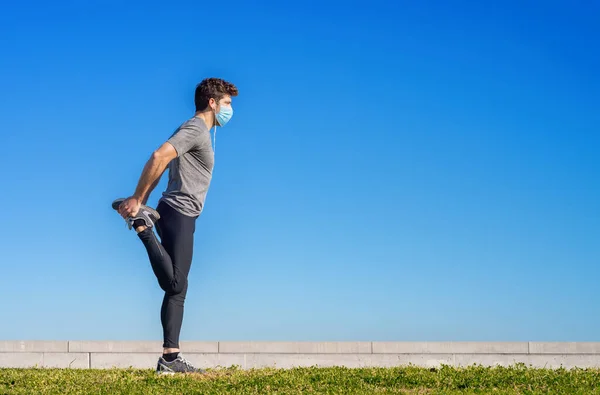 Athlete Does Muscle Stretching Sanitary Face Mask Space Text — Stock Photo, Image