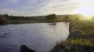 günbatımı güzel atış Deschutes Nehri üzerinde