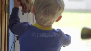 çocuk evi atılıyor 