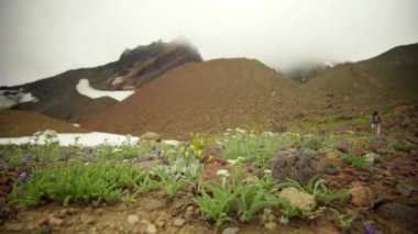 Dağlarda trekking fiyatı kadınlar