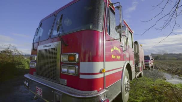 Red fire truck — Stock Video