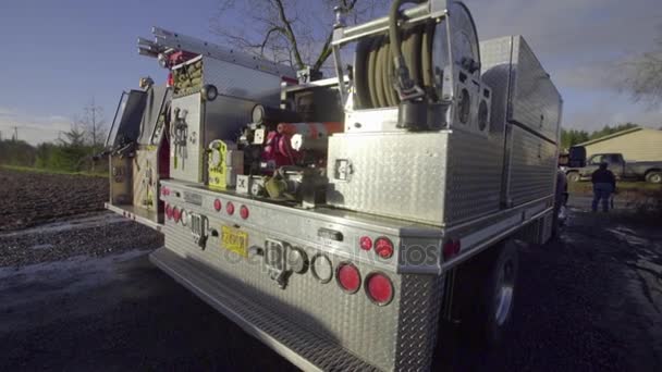 Witte brandweerwagen — Stockvideo