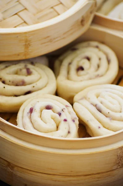 Çin kırmızı soğan susam yağı ve peppe Mantou buns atmak