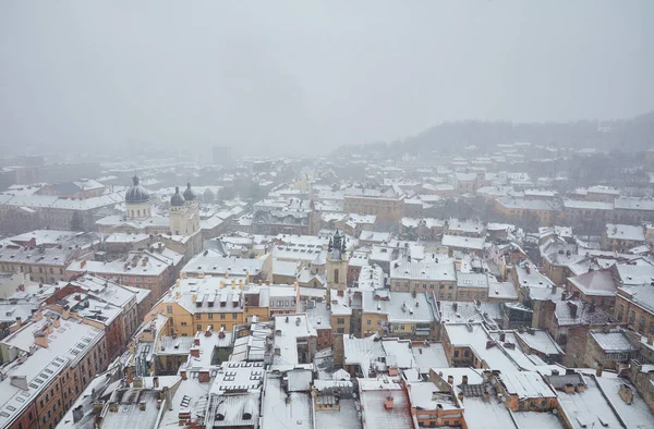 Падаючий сніг у Львові. — стокове фото