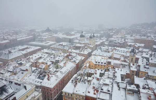 Засніжений вид з вежі до Львова, Україна. — стокове фото