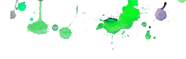 Зеленые акварельные брызги и пятна на белом фоне. Чернильная живопись. Ручной рисунок. Абстрактное акварельное искусство . — стоковый вектор