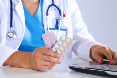 doktor ofisinde bir giriş yapar