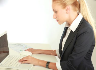 Sağlık stetoskop bir bilgisayar klavye, belgeler yalan