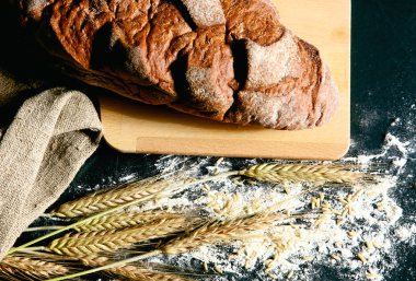 eski masada ekmek ve kulakları vardır