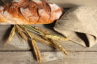 eski masada ekmek ve kulakları vardır