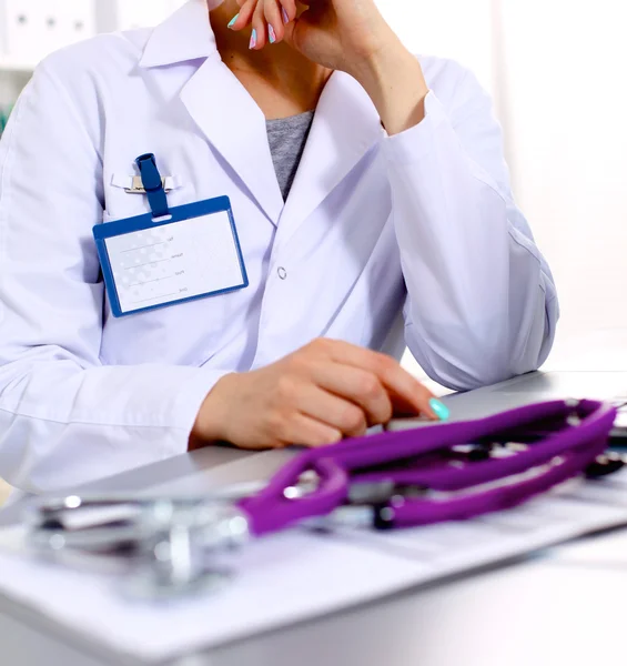 Young doctor at the table is receiving patient — Stock Photo, Image