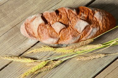 eski masada ekmek ve kulakları vardır