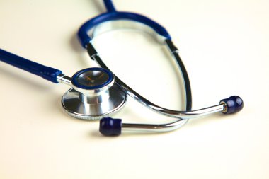 yalıtılmış zemin üzerine antika kitap yığını