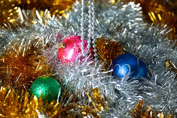 Gold Christmas background of de-focused lights with decorated tree — Stock Photo, Image